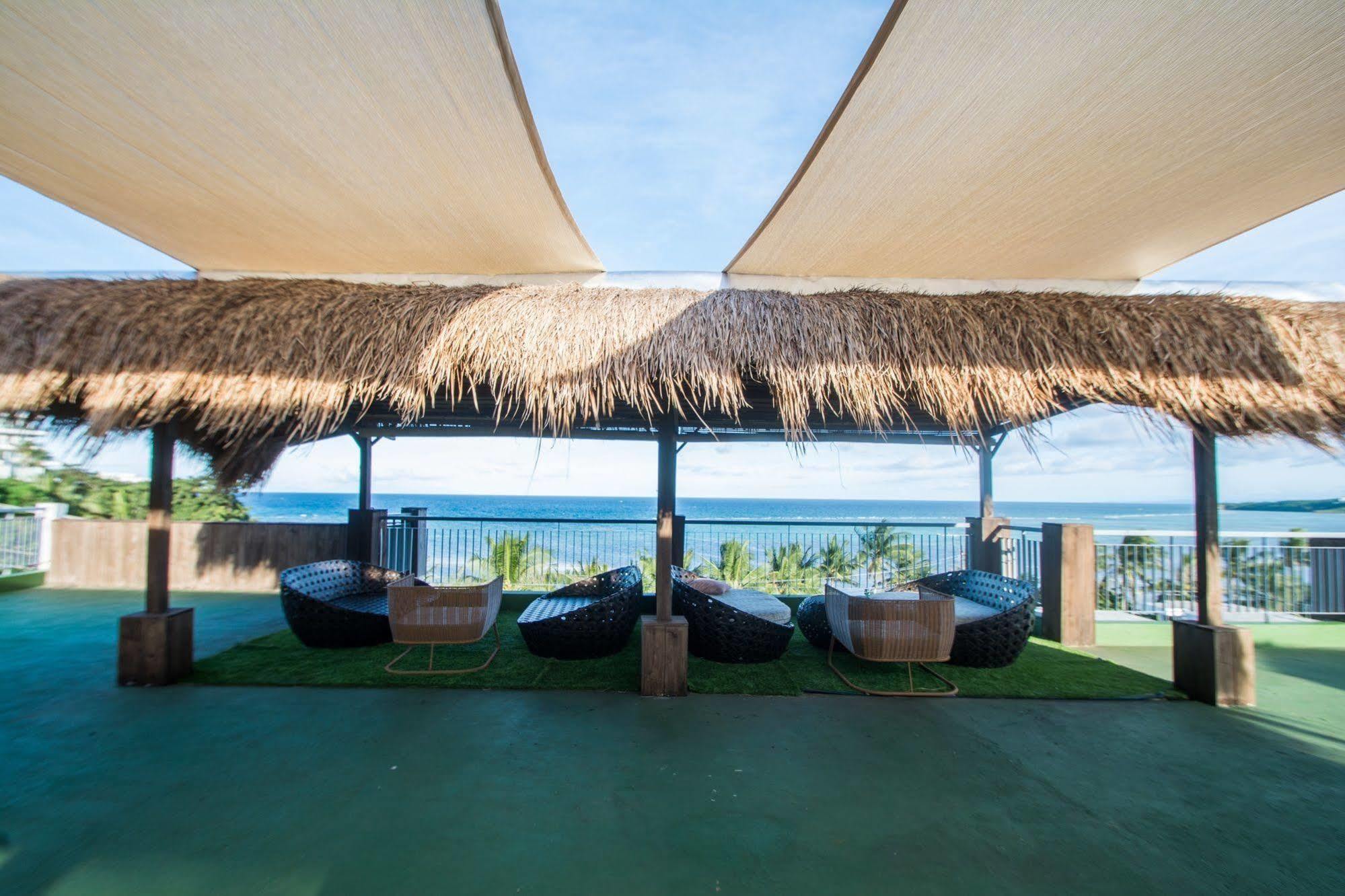 Luxeview Hotel Balabag  Экстерьер фото